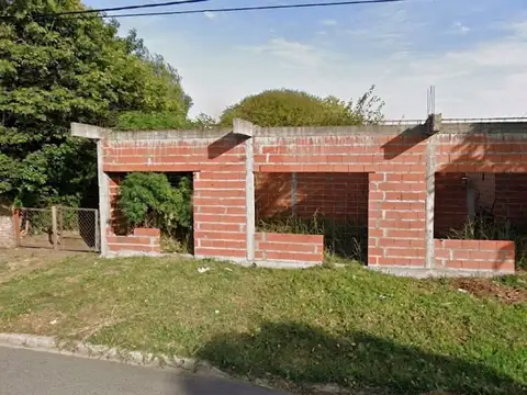 Terreno de 450m2 y construcción Colonia Avellaneda
