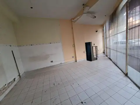 ESQUINA BAJAS EXPENSAS CON SOTANO 2 BAÑOS