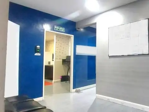 BAJO EL PRECIO   Oficinas con salon de 10x15