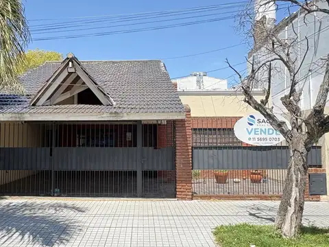 VENTA CASA 4 AMBIENTES COCHERAS JARDIN LAVADERO (V. LIBERTAD) SAN MARTIN