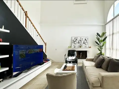 Casa 5 ambientes con 3 baños
