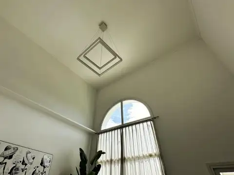 Casa en Venta con 5 cocheras