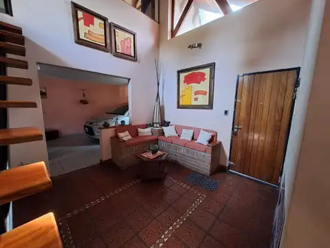 Casa 5 ambientes con 3 baños