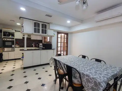 Casa 7 ambientes con 3 baños