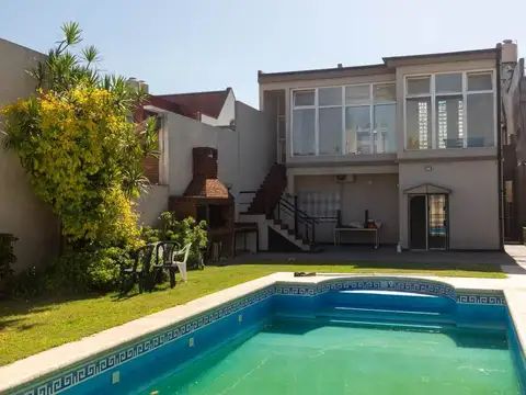 CASA VENTA  10x47m FONDO PISCINA QUINCHO