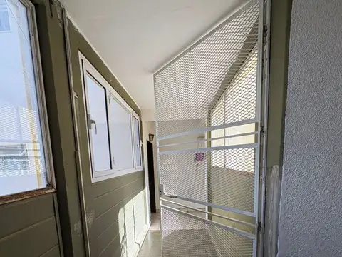 Hipólito Yrigoyen Entrada B1 900