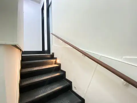 Oficina 6 ambientes con 2 baños