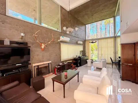 Casa 6 ambientes con 4 baños