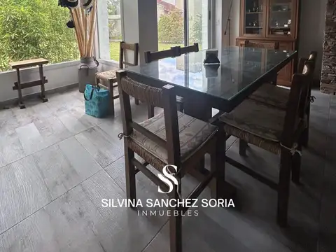Casa en Venta con 2 cocheras