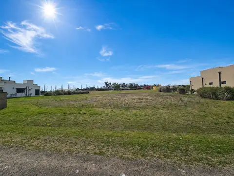 Lote J7. Barrio Los Juncos, Luján.
