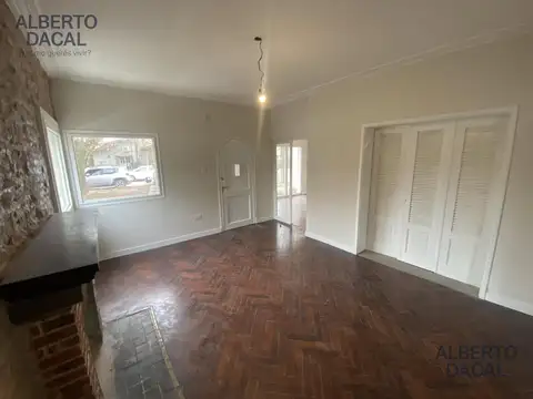 Casa 6 ambientes con 2 baños