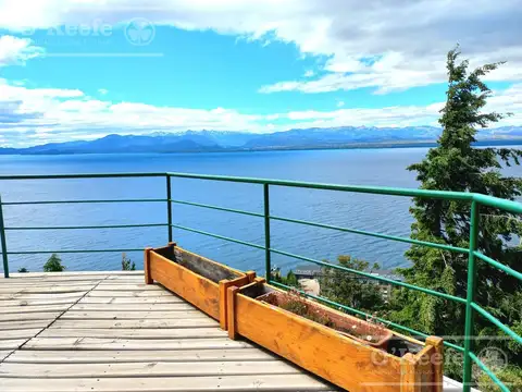 Casa 8 ambientes con 5 baños