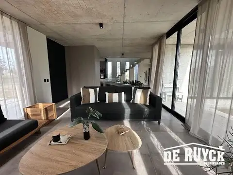 Casa en Venta en Area 60, USD 300.000