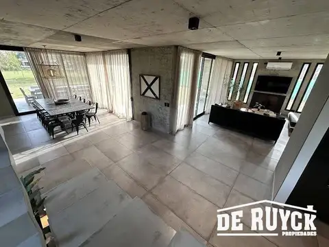 Casa 4 ambientes con 3 baños