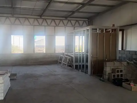 Deposito a estrenar en Ruta 202 casi Panamericana