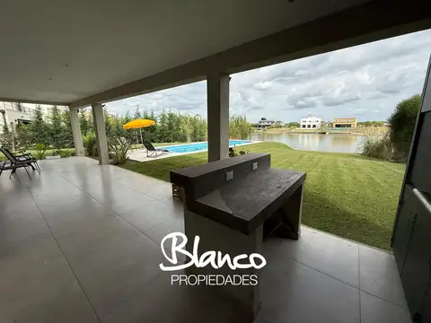 Casa 5 ambientes con 6 baños