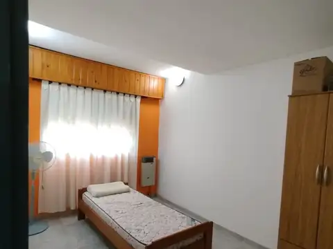 Casa en Alquiler con 2 cocheras