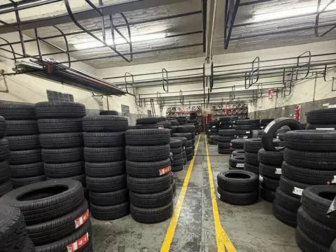 Depósito con local en venta en Almagro