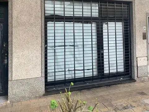 LOCAL COMERCIAL/DEPÓSITO A LA CALLE DE 41 METROS 