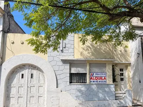 CASA DE 2 DORMITORIOS | PATIO, PARRILLERO Y COCHERA –