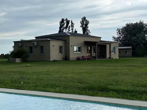 Casa 5 ambientes con 3 baños