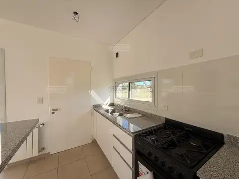 Casa  en Venta en Casas de Santa Guadalupe, Casas del Este, Pilar del Este