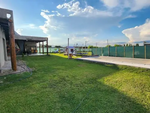 Venta casa barrio cerrado Maipú- 5 ambientes