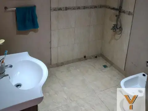 Casa en Venta con 4 cocheras