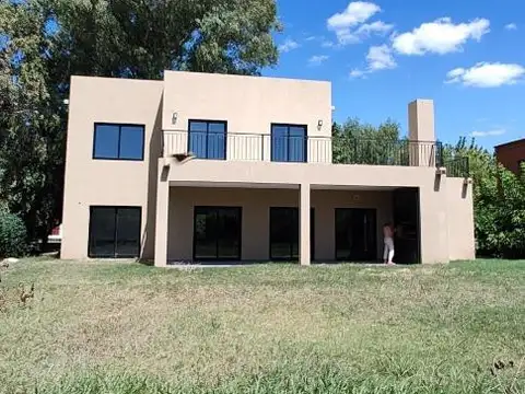 Casa en Venta con 4 cocheras