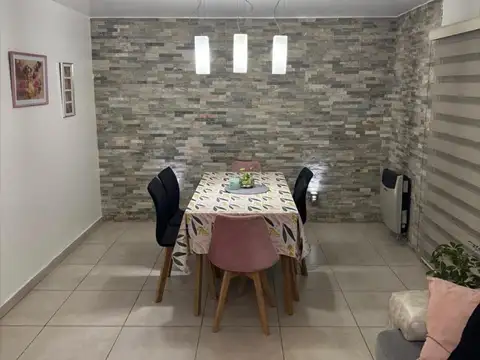Depto Tipo Casa 4 ambientes con 2 baños