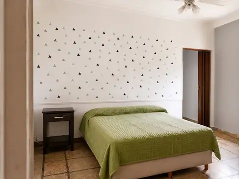 SE VENDE CASA 5 AMBIENTES CHACABUCO 936