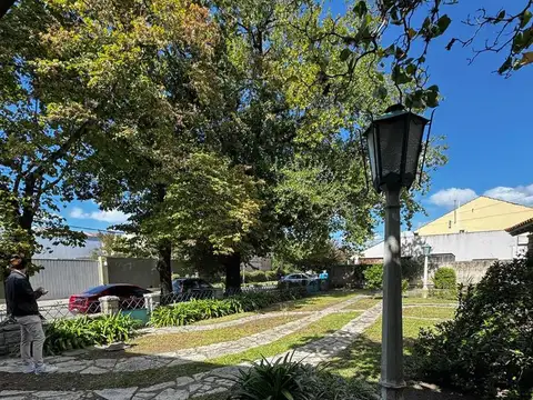 Casa 6 ambientes con 2 baños