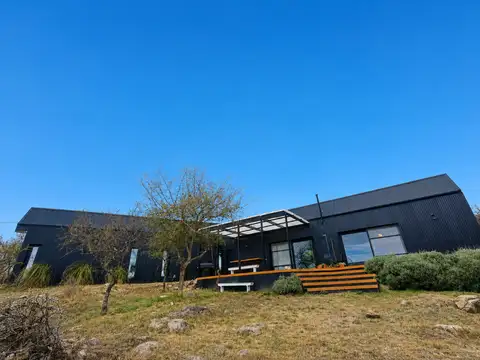 SE VENDE CASA DE DISEÑO EN VILLA GENERAL BELGRANO