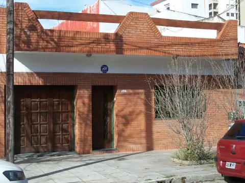 Casa a metros de avenida La Plata