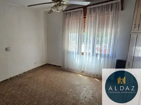 Casa 7 ambientes con 1 baño