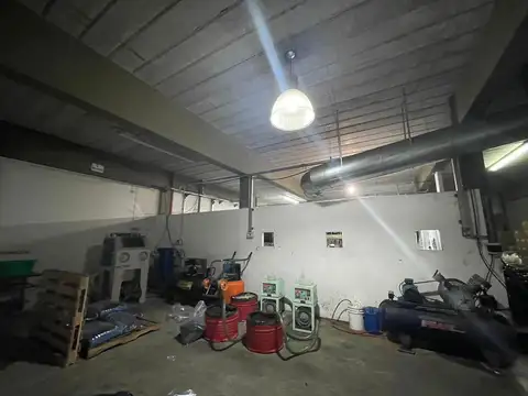 Galpón Industrial 2 Plantas 1.100 m² c/ Oficinas y Vestuarios - San Justo
