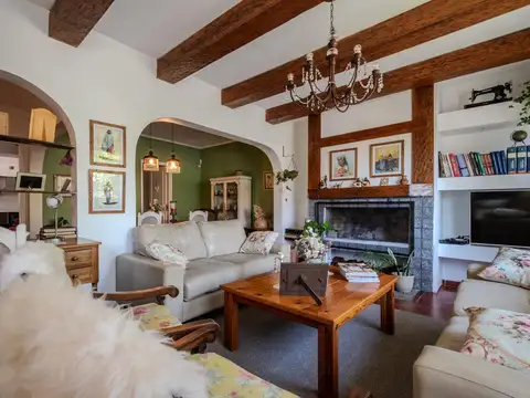 Casa 6 ambientes con 5 baños