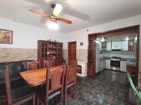 VENTA | PERMUTA -Casa de pasillo, 2 dormitorios y patio - Luis Agote, Rosario - APTO CRÉDITO.