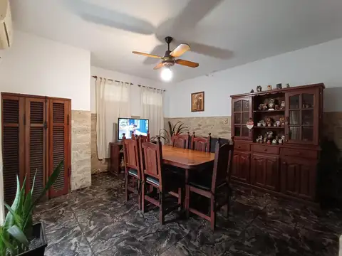 VENTA | PERMUTA -Casa de pasillo, 2 dormitorios y patio - Luis Agote, Rosario - APTO CRÉDITO.