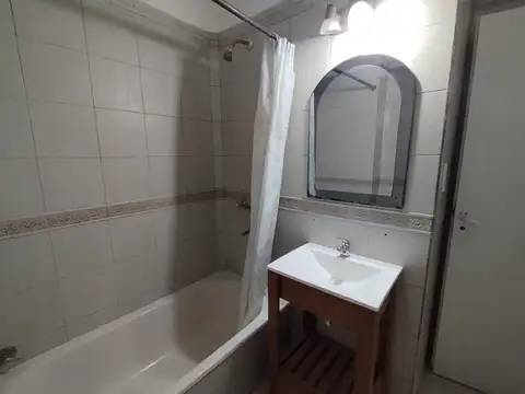 Departamento en Alquiler en Parque Chacabuco, $ 600.000