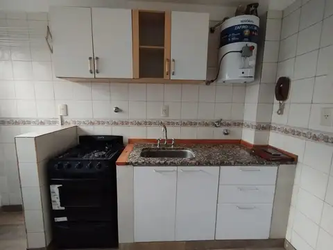 Departamento en Alquiler en Parque Chacabuco, $ 600.000