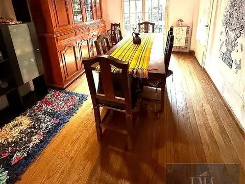 Casa 4 ambientes con 2 baños