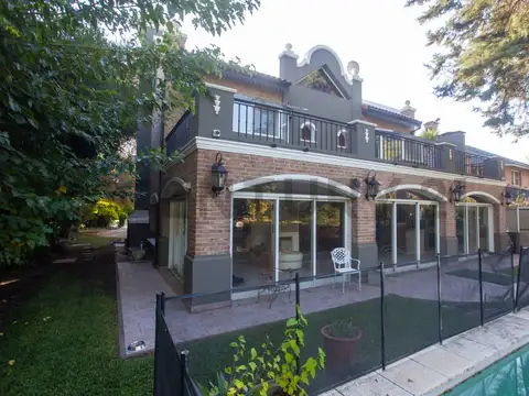 Casa a la venta en barrio Saint Thomas Norte en Canning - 6 ambientes con piscina y parque