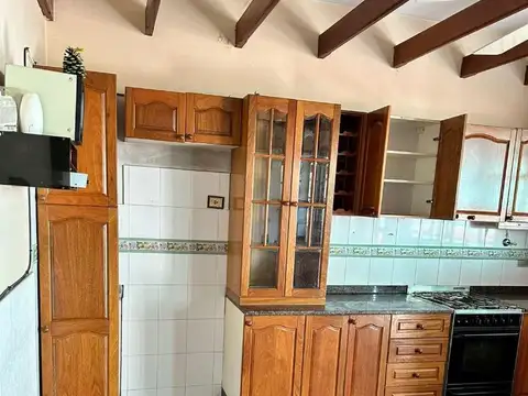 Casa 5 ambientes con 2 baños