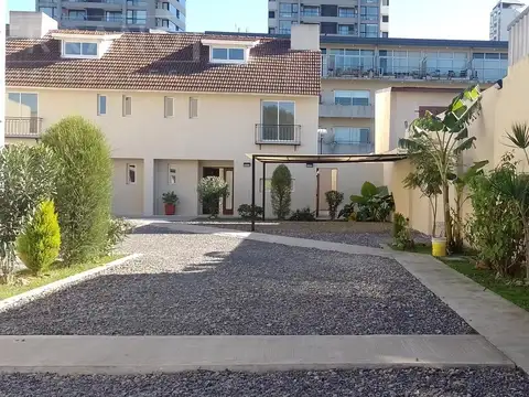 AFG. Triplex a estrenar 6 ambientes  con dos cocheras  jardín . Tigre