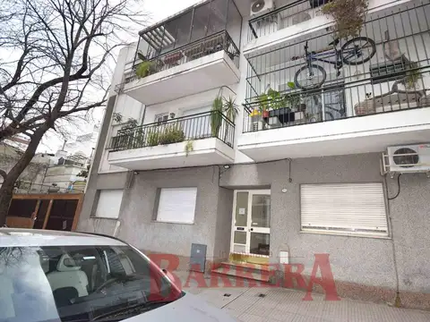 2 Amb semi amoblado 2° por escalera