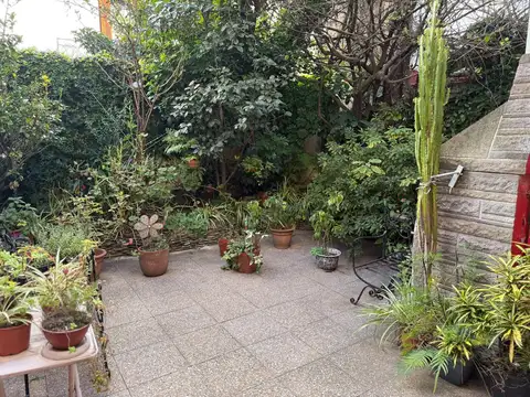 5 amb. patio parr. 2 plantas muy buen estado gral.