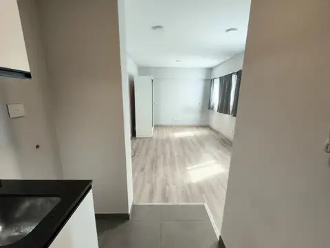 IMPECABLE APTO PROFESIONAL EDIFICIO DE CATEGORIA, AMENITIES Y PISCINA, ETC.