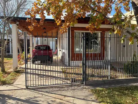 CASA EN VENTA  EN BARRIO ALIAGA EN GENERAL ROCA