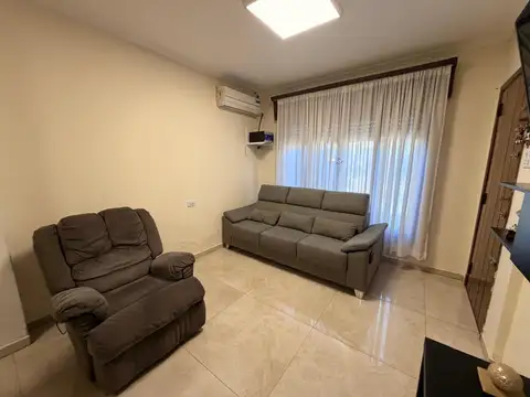 Casa en Venta con 4 cocheras